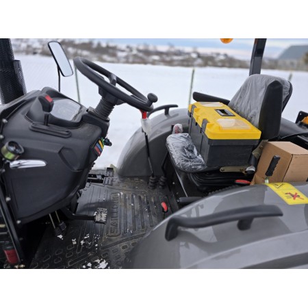 Трактор СКАУТ ТЕ-504 RX із реверсом, козирком, збільшена вага, примусова гідравліка, Євронавіска на гаках